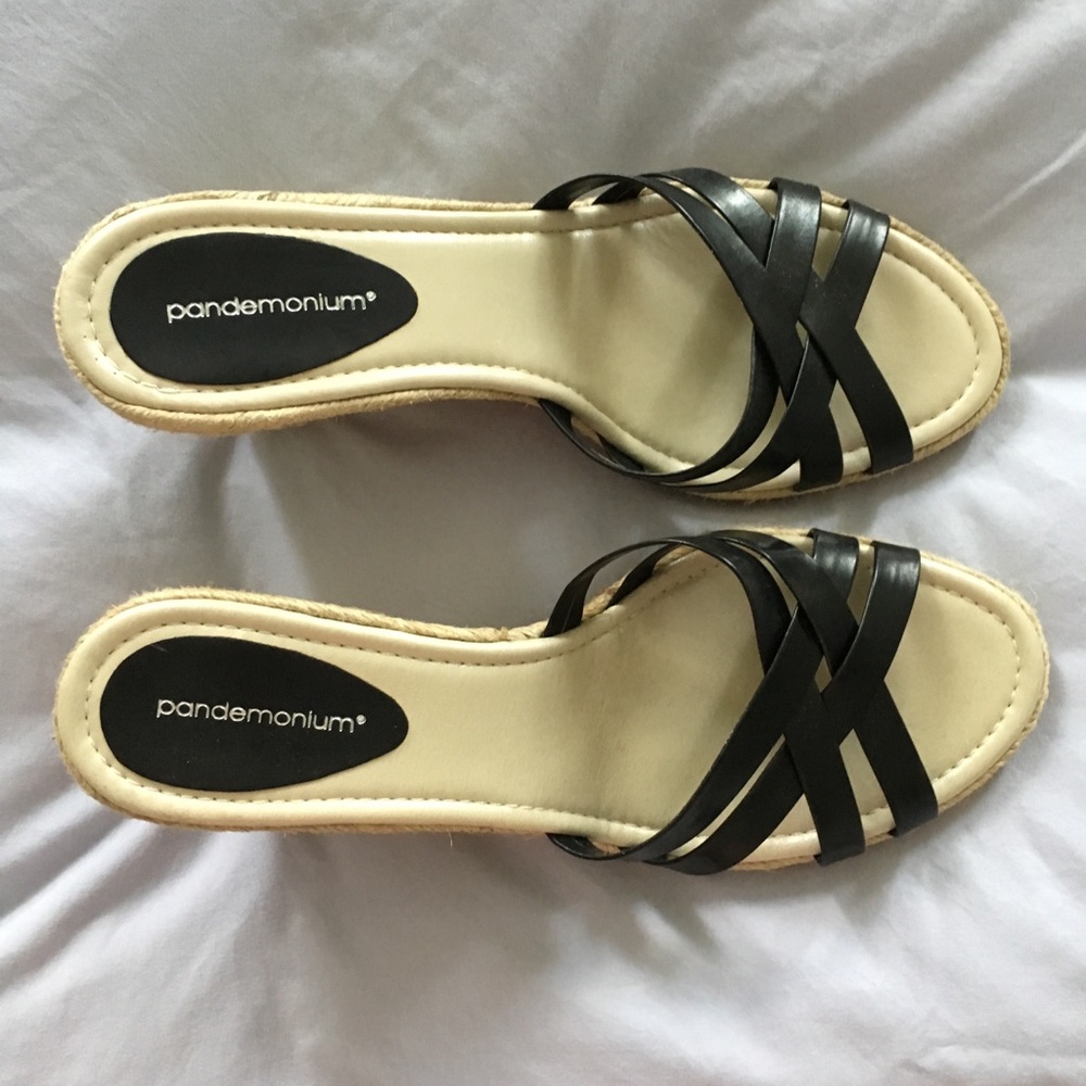 NWOT Pandemonium leather size 8 sandals